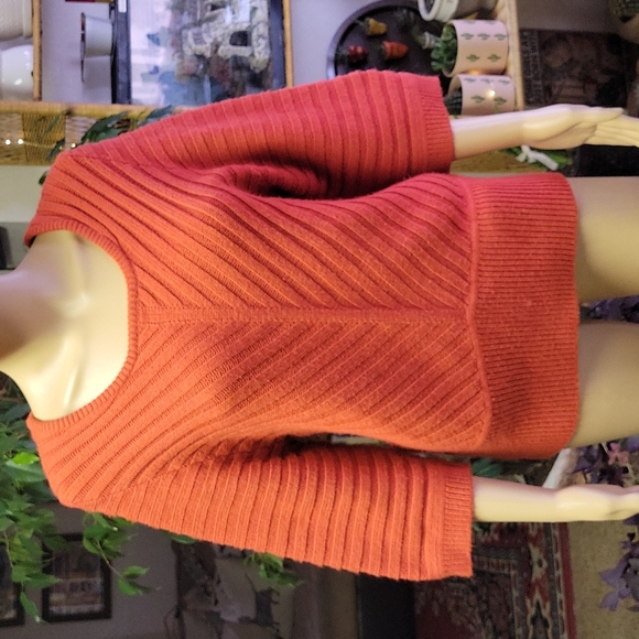 Sweater - Picture 1 of 2